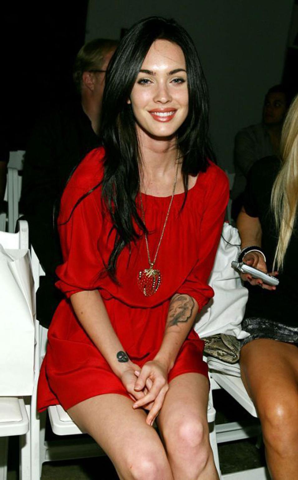 16P Megan Fox exposing huge cleavage and fucking sexy body in evening dress