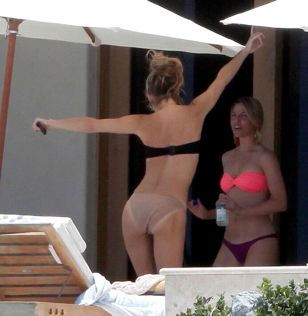 16P Molly Sims looking very sexy in bikini and nipple slip