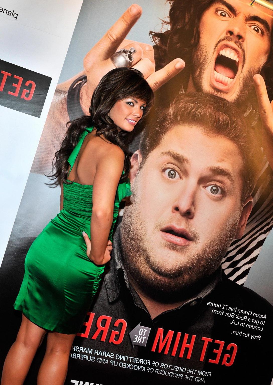 16P Laura Croft showing cleavage in tight green dress at 'Get Him to the Greek' scre
