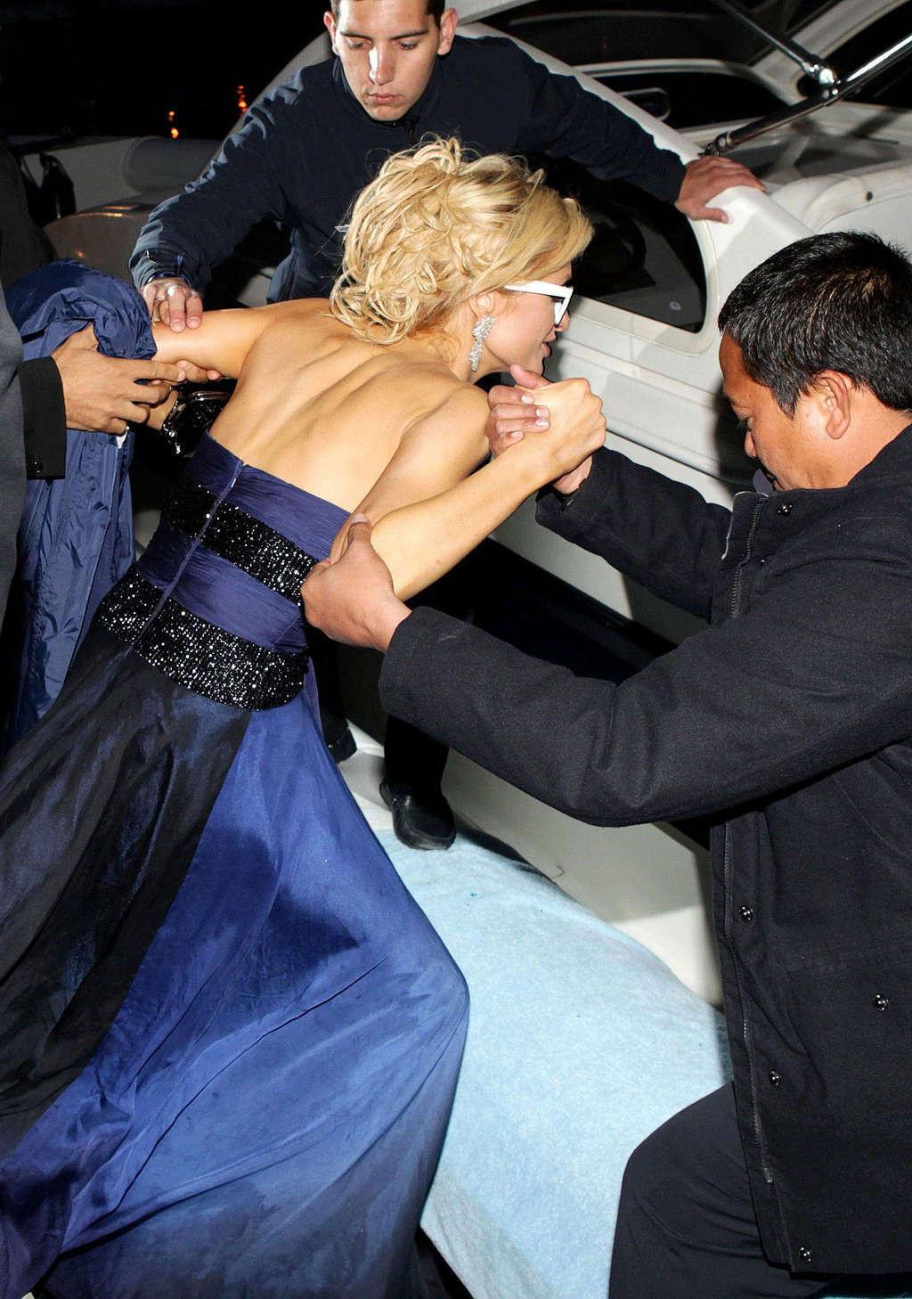 16P Paris Hilton look sexy and show big cleavage in blue dress