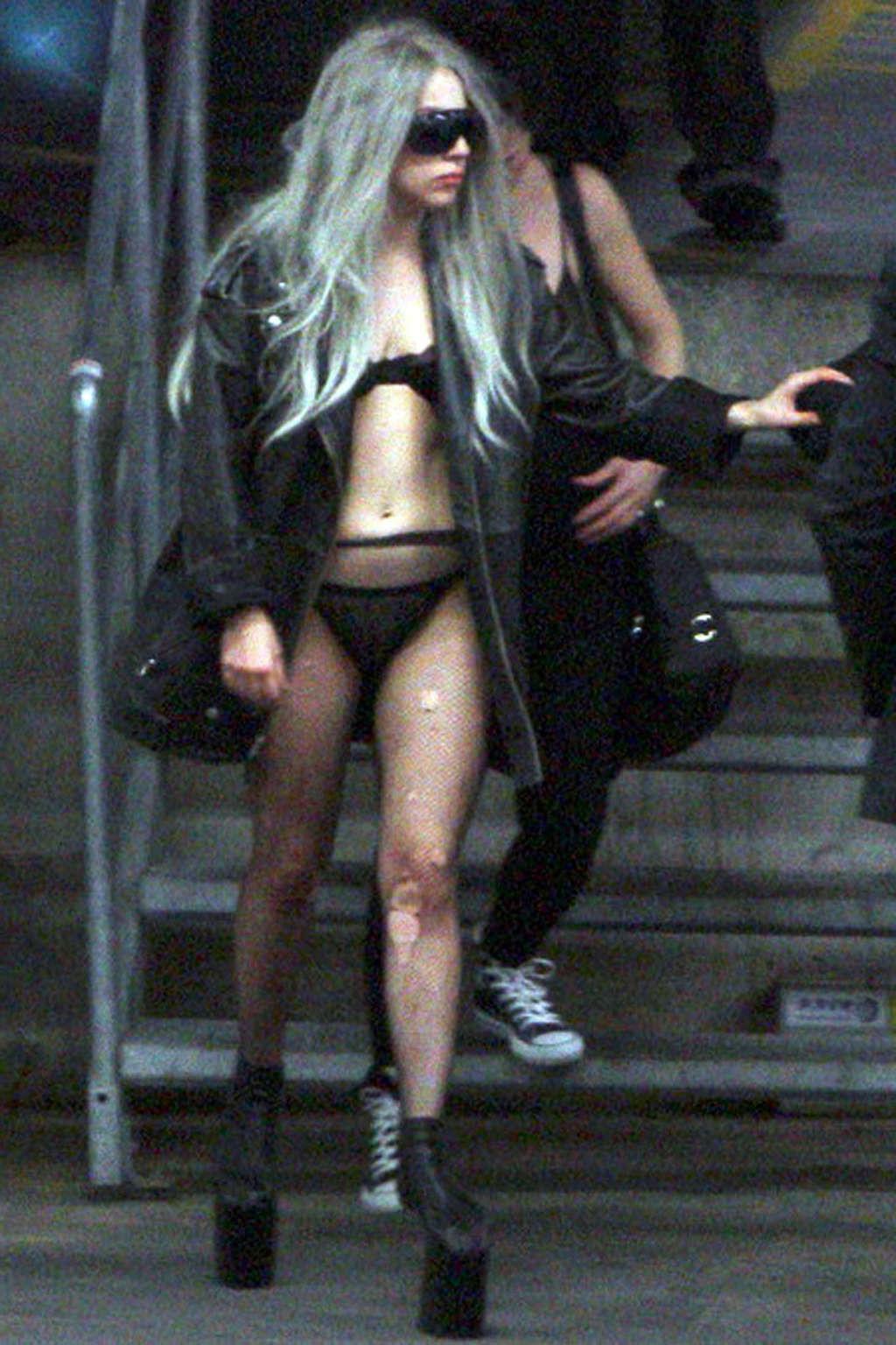 16P Lady Gaga exposing her sexy ass and her sweet pussy