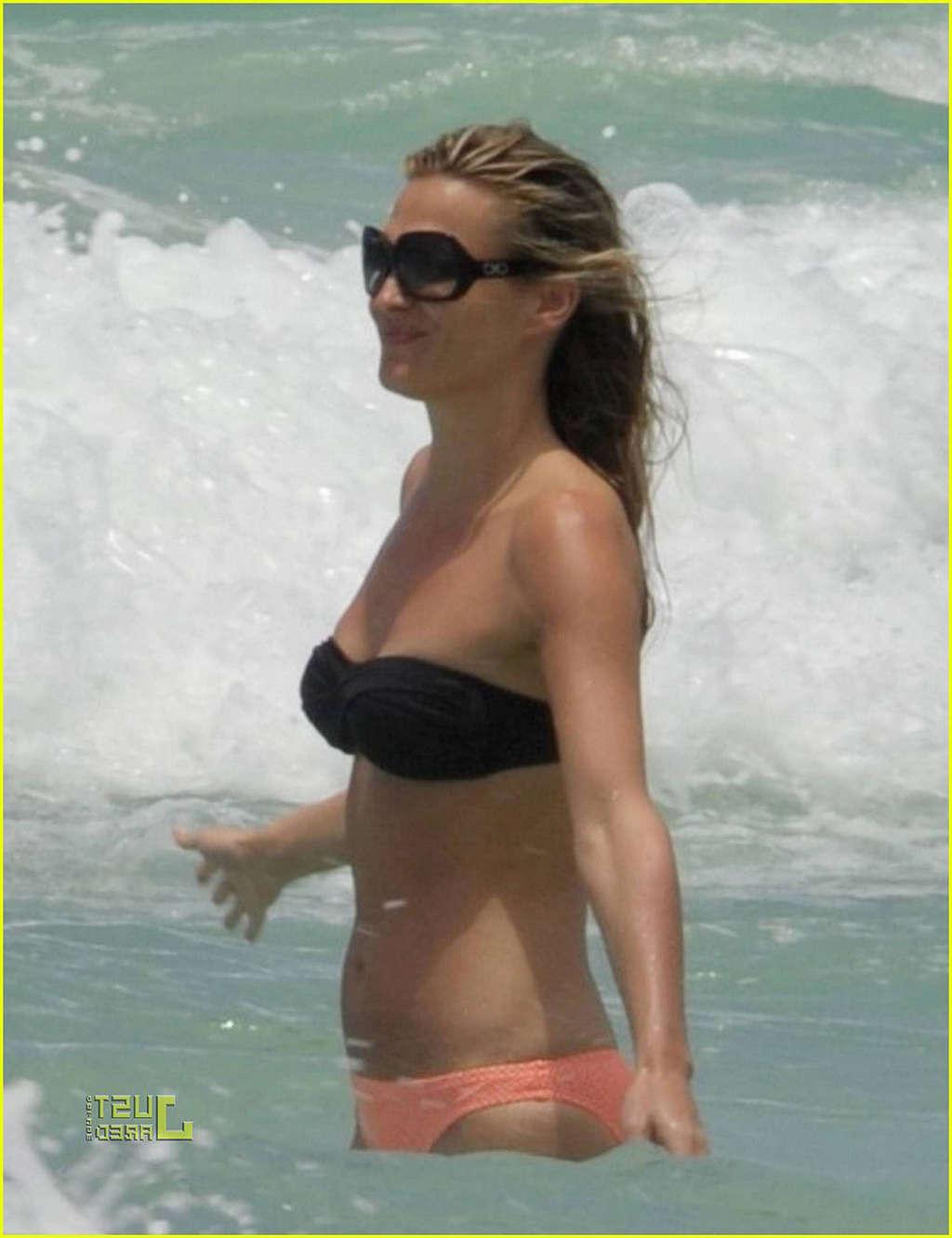 16P Molly Sims playing valleyball in bikini and nipple slip