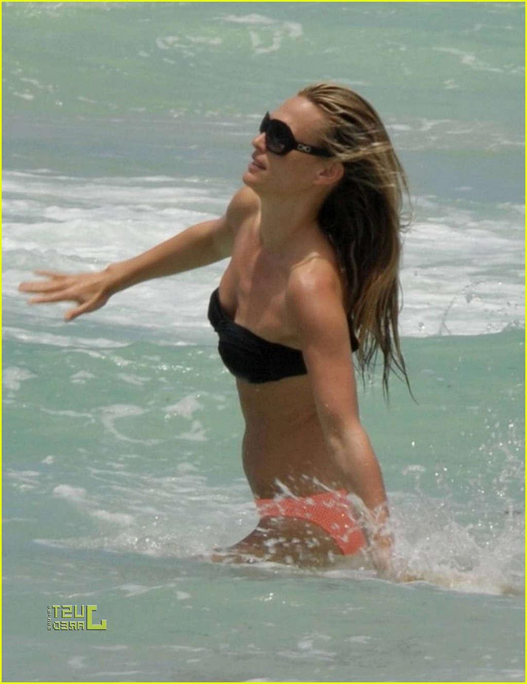 16P Molly Sims playing valleyball in bikini and nipple slip