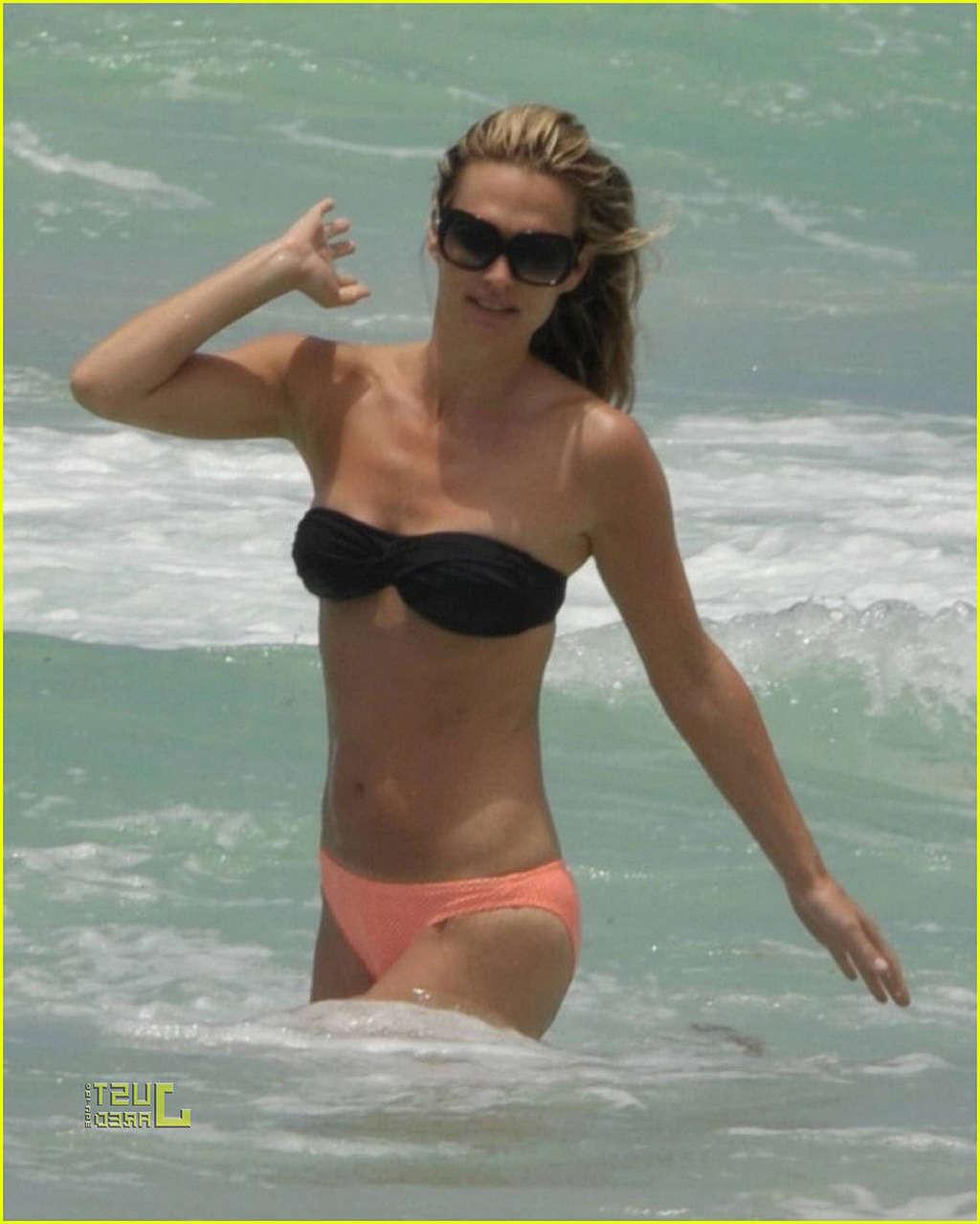 16P Molly Sims playing valleyball in bikini and nipple slip