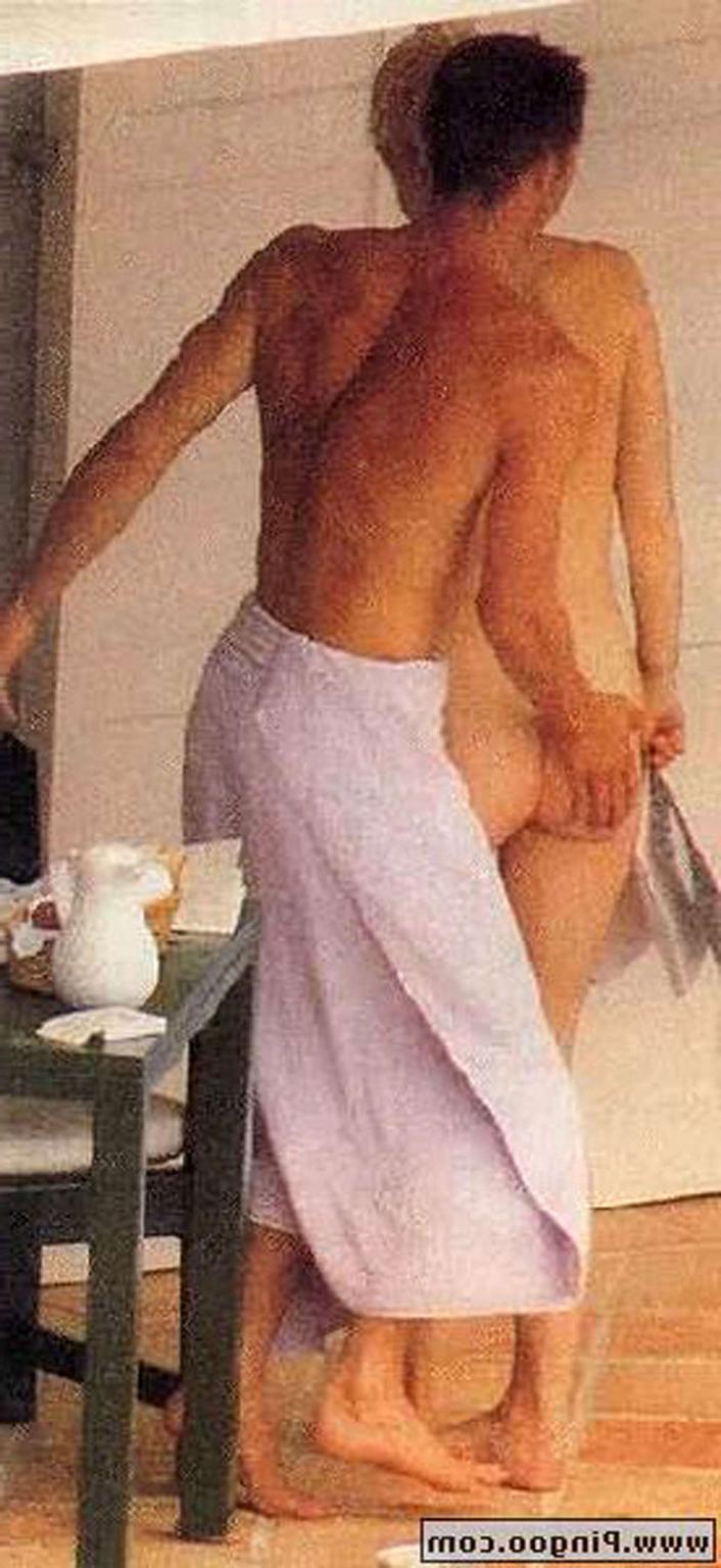 16P Gwyneth Paltrow showing her tits and pussy and nipple slip