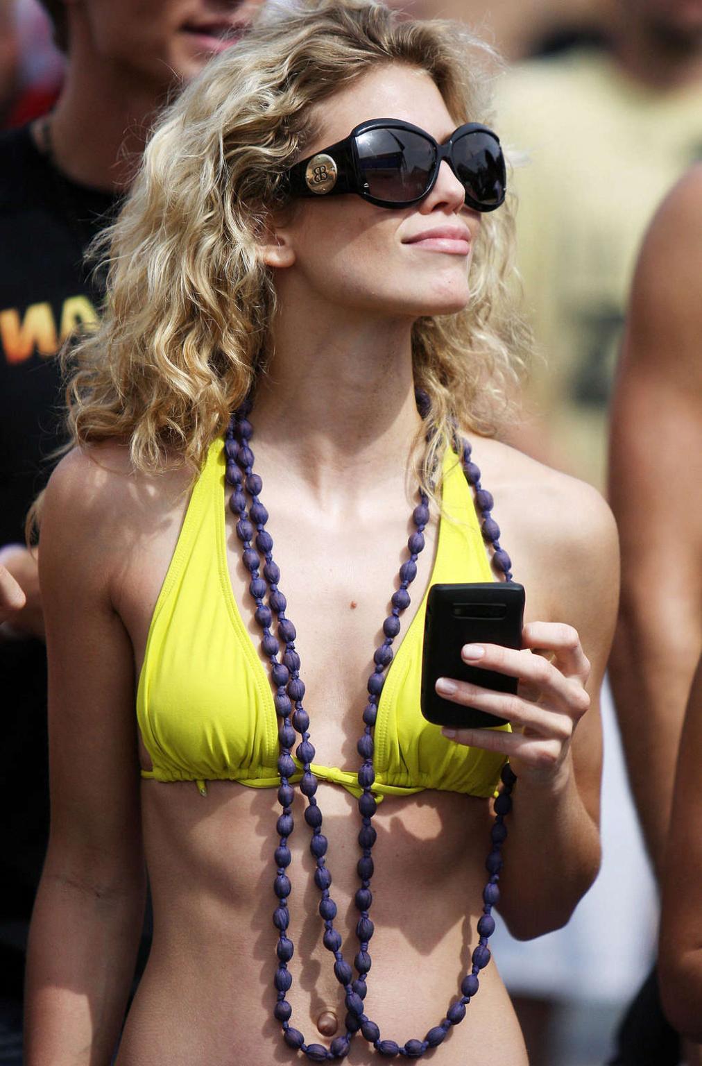 16P AnnaLynne McCord looking hot in bikini and nipple slip
