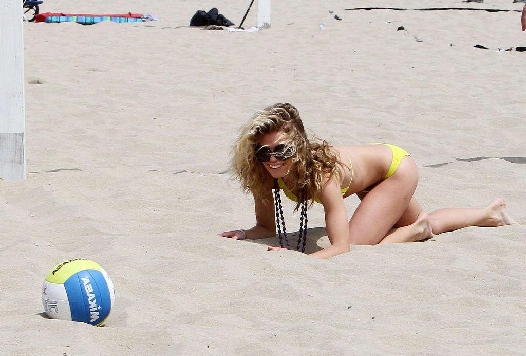 16P AnnaLynne McCord looking hot in bikini and nipple slip