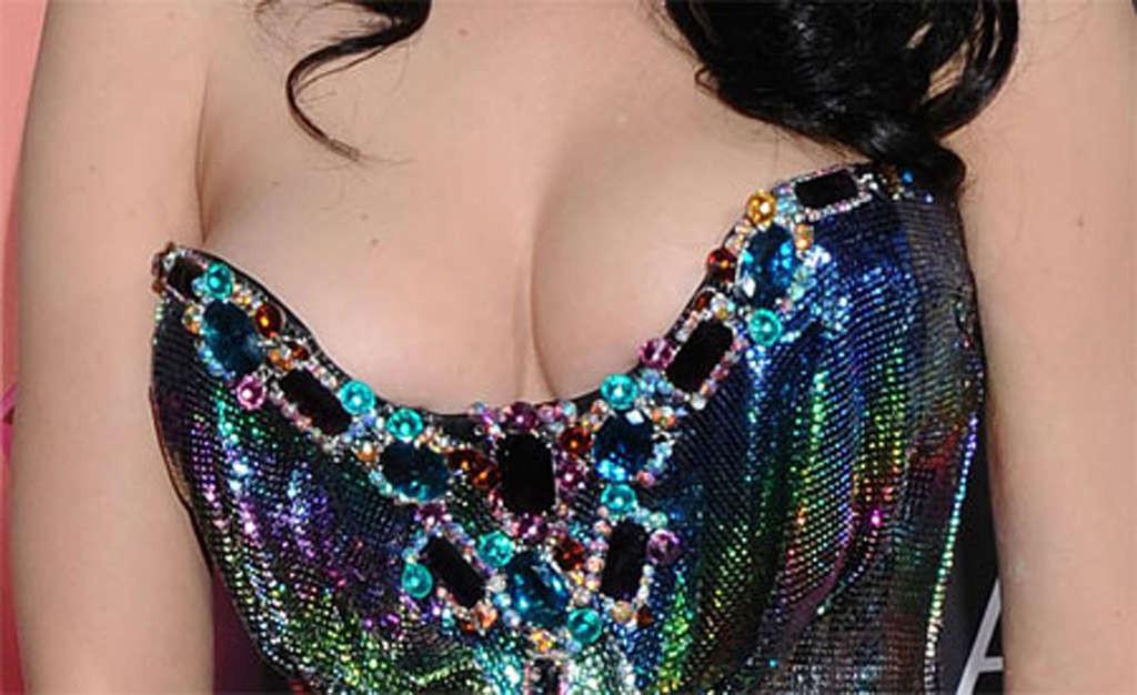 16P Katy Perry very sexy cleavage and hot body in evening skirt