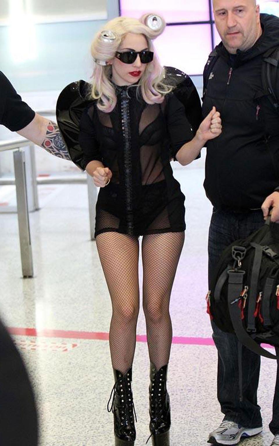 16P Lady GaGa very sexy and hot see thru paparazzo photos