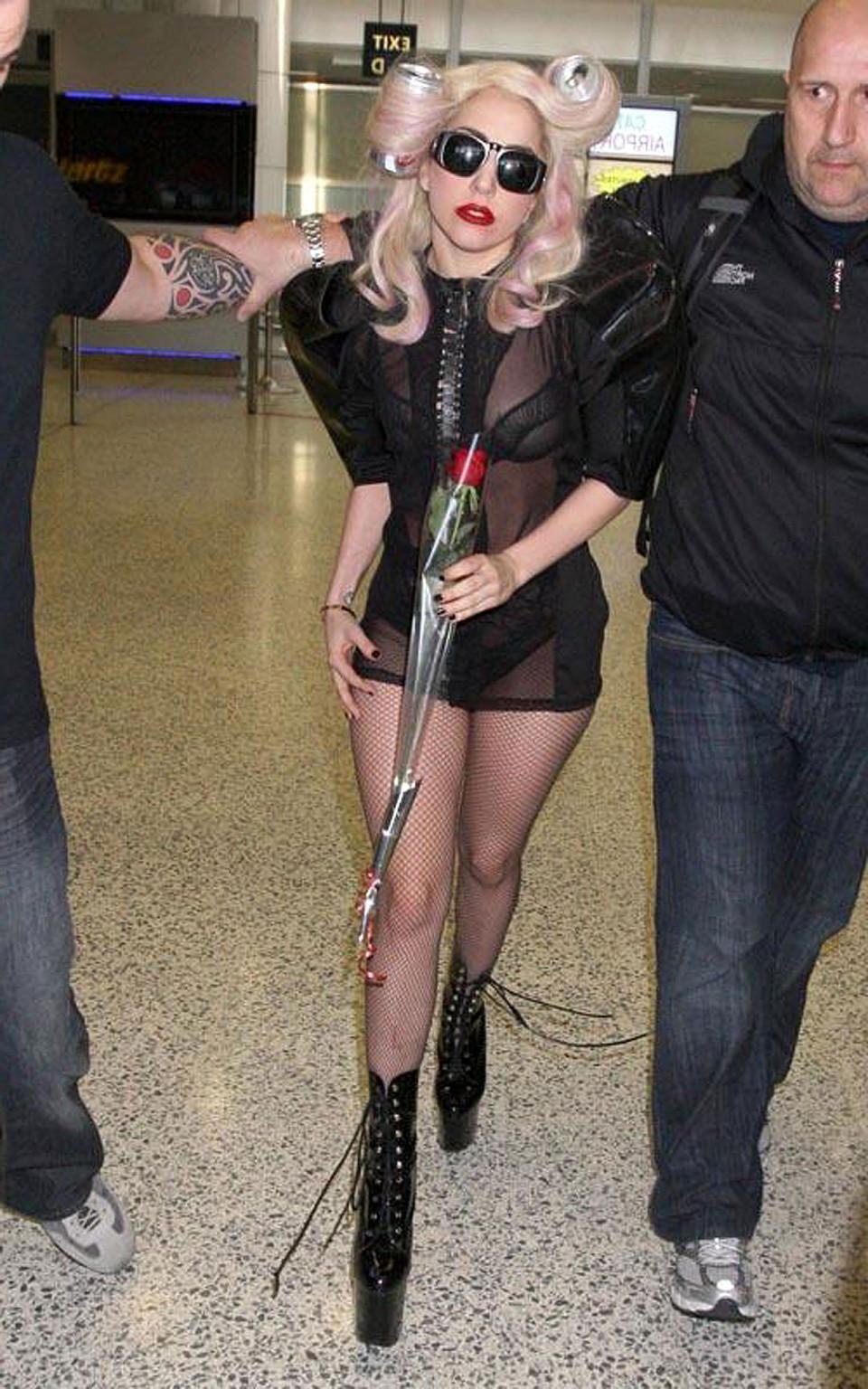 16P Lady GaGa very sexy and hot see thru paparazzo photos