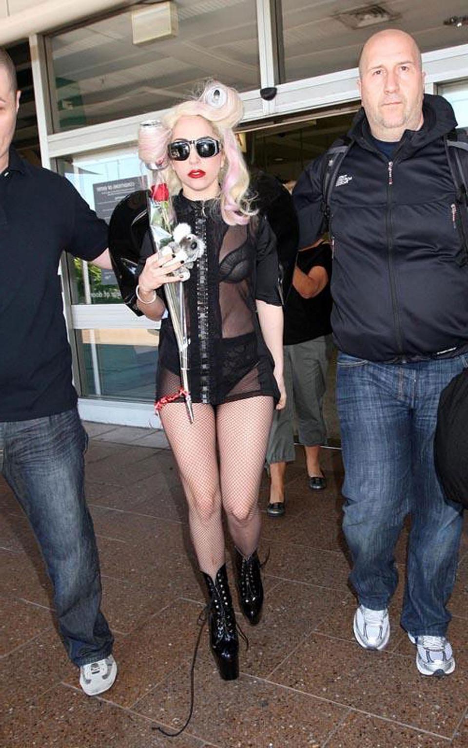 16P Lady GaGa very sexy and hot see thru paparazzo photos