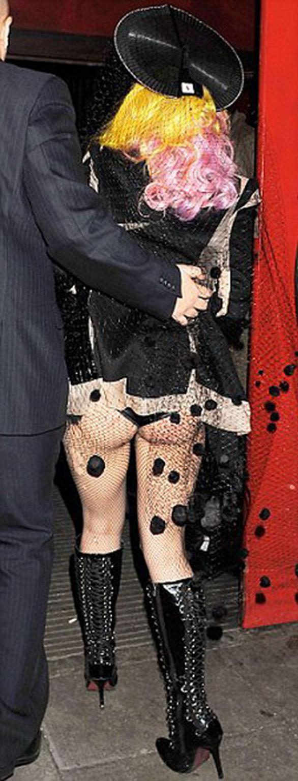 16P Lady Gaga in ripped fishnets stockings on stage and with long hair
