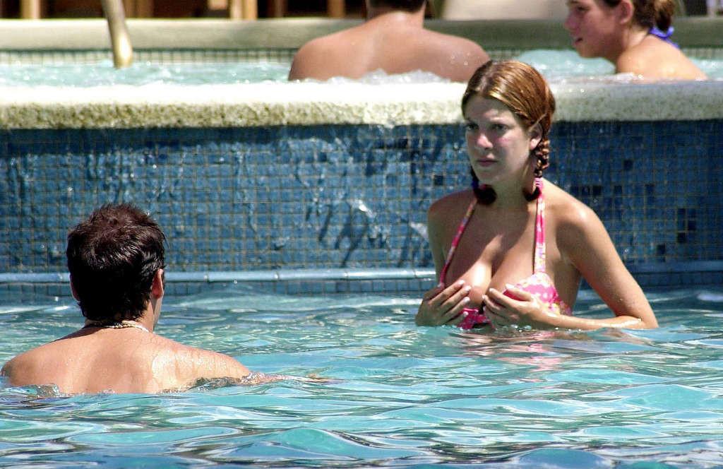16P Tori Spelling sexy nipple slipand very hot ass on beach