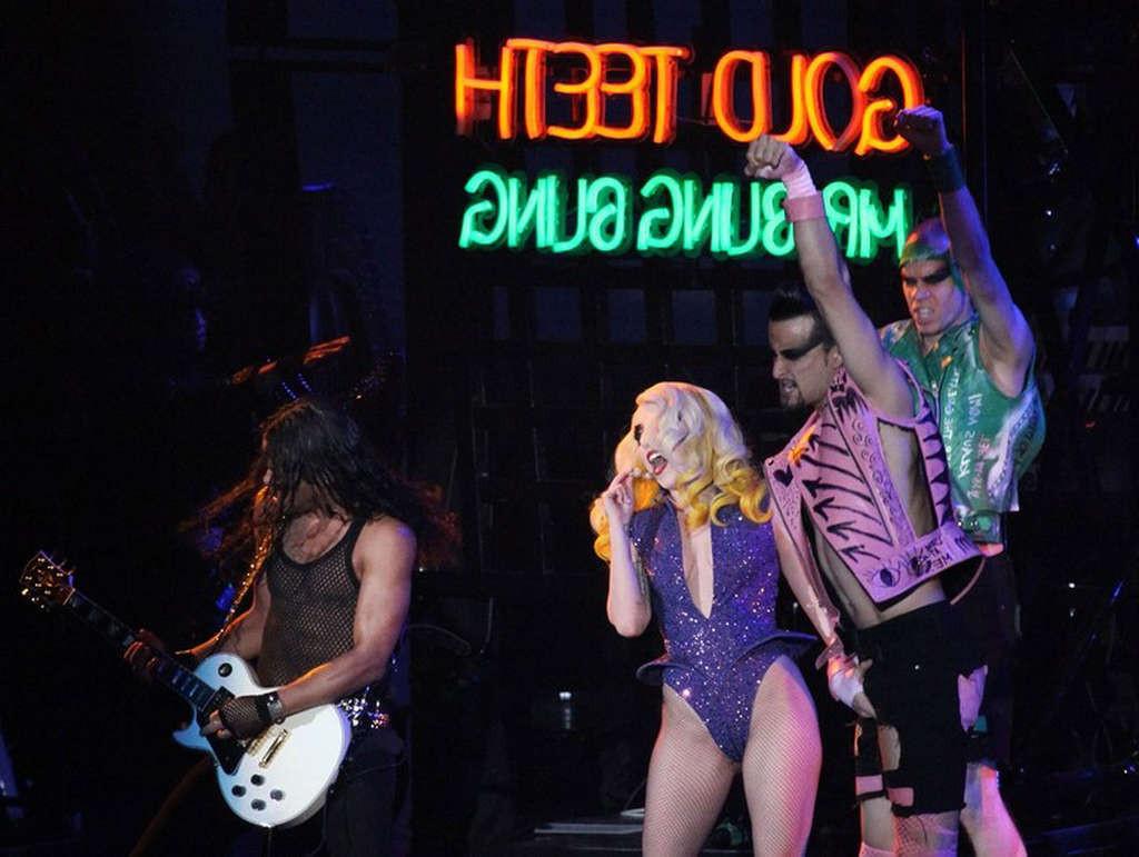 10P Lady Gaga showing her ass in onepiece outfit on stage and topless