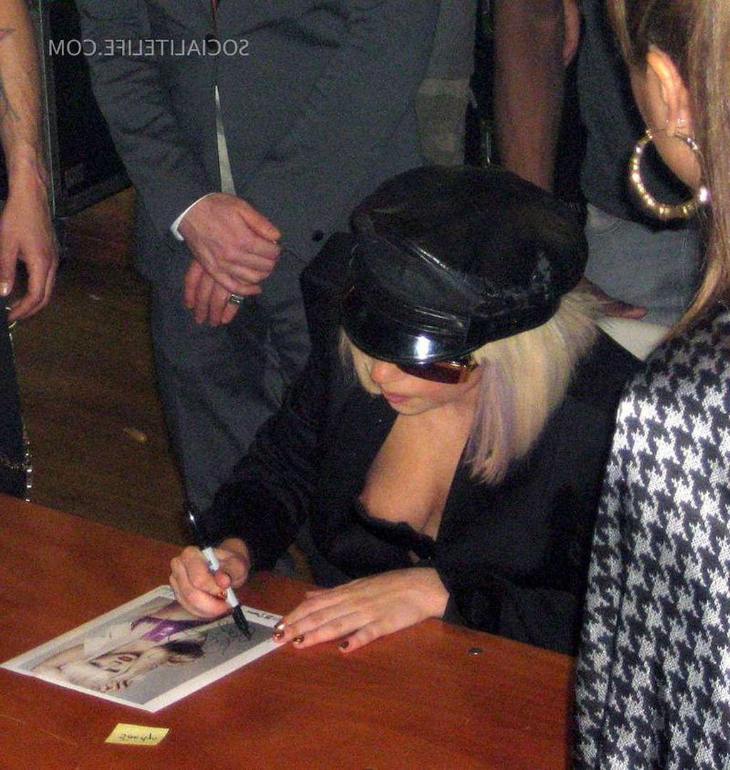 9P Lady Gaga pussy lips slip on stage and nipple slip paparazzi shoots