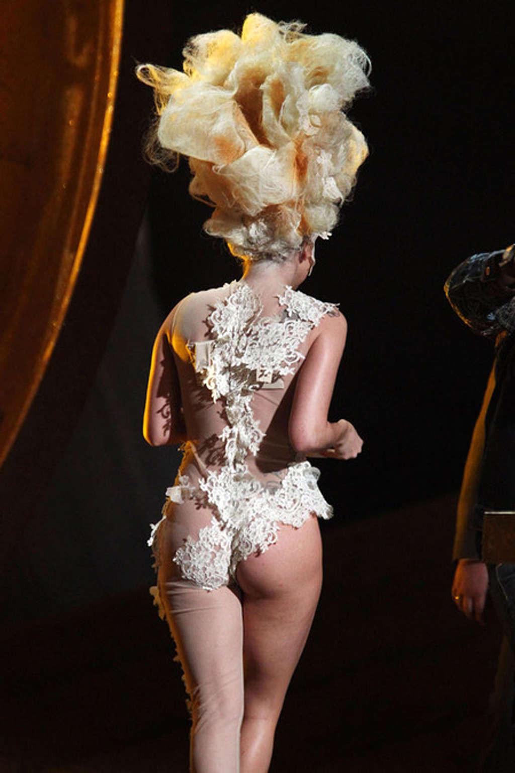 16P Lady Gaga looking sexy on stage and showing her nice vagina