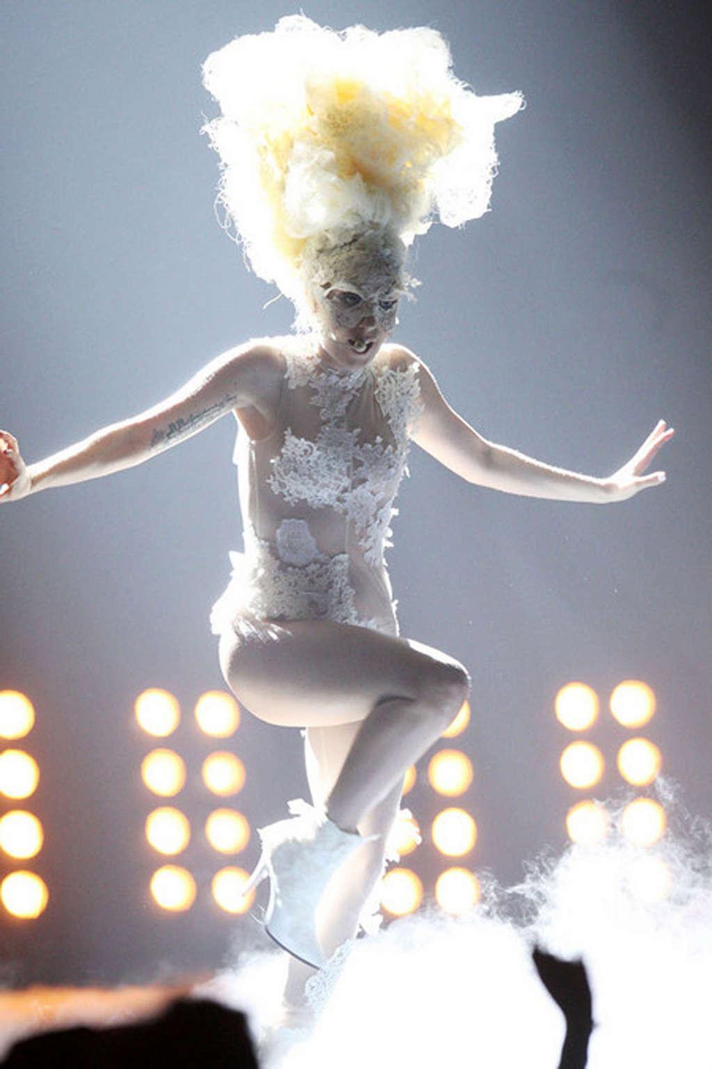 16P Lady Gaga looking sexy on stage and showing her nice vagina