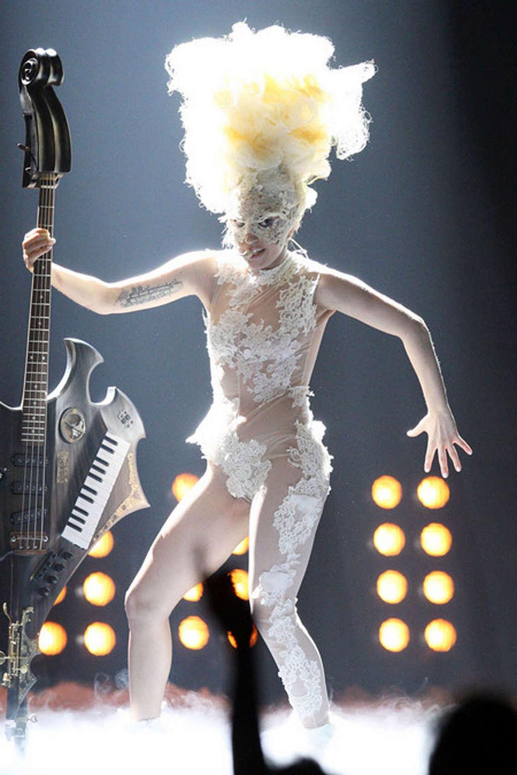 16P Lady Gaga looking sexy on stage and showing her nice vagina