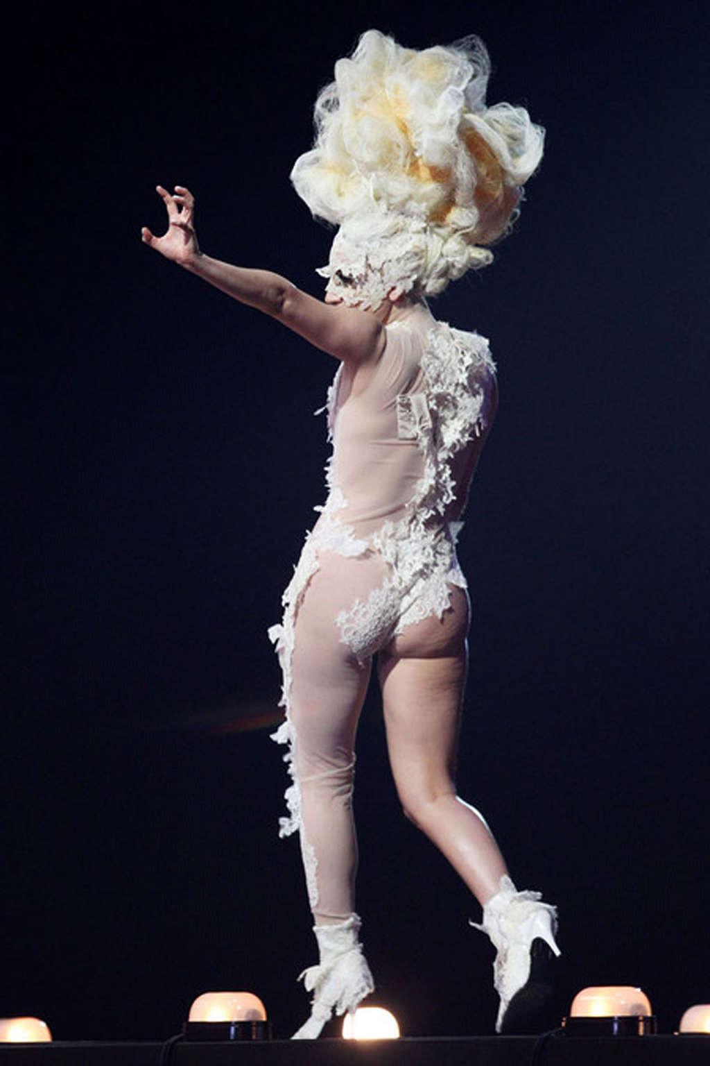 16P Lady Gaga looking sexy on stage and showing her nice vagina