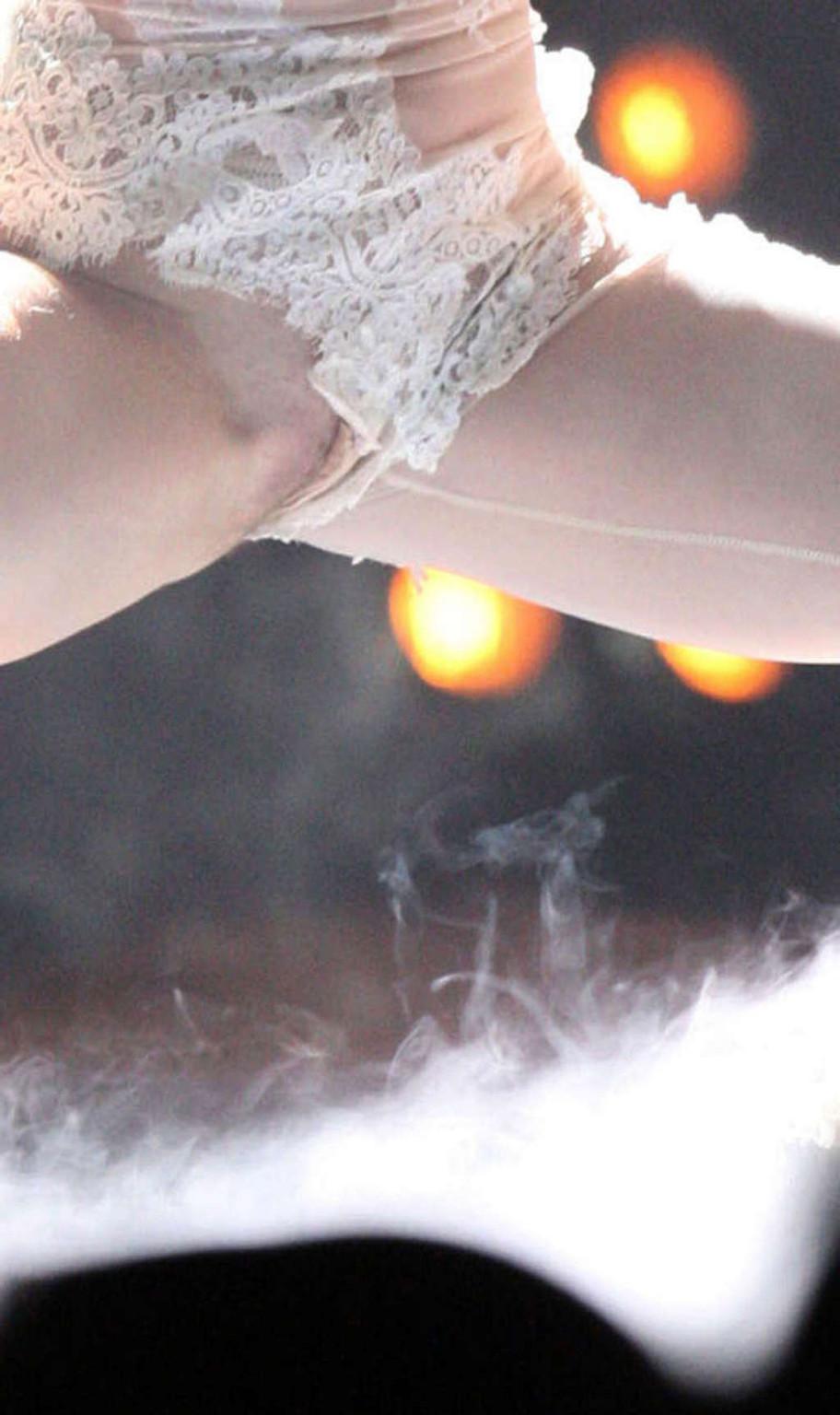 16P Lady Gaga looking sexy on stage and showing her nice vagina
