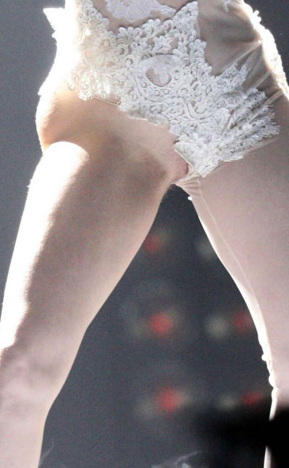 16P Lady Gaga looking sexy on stage and showing her nice vagina