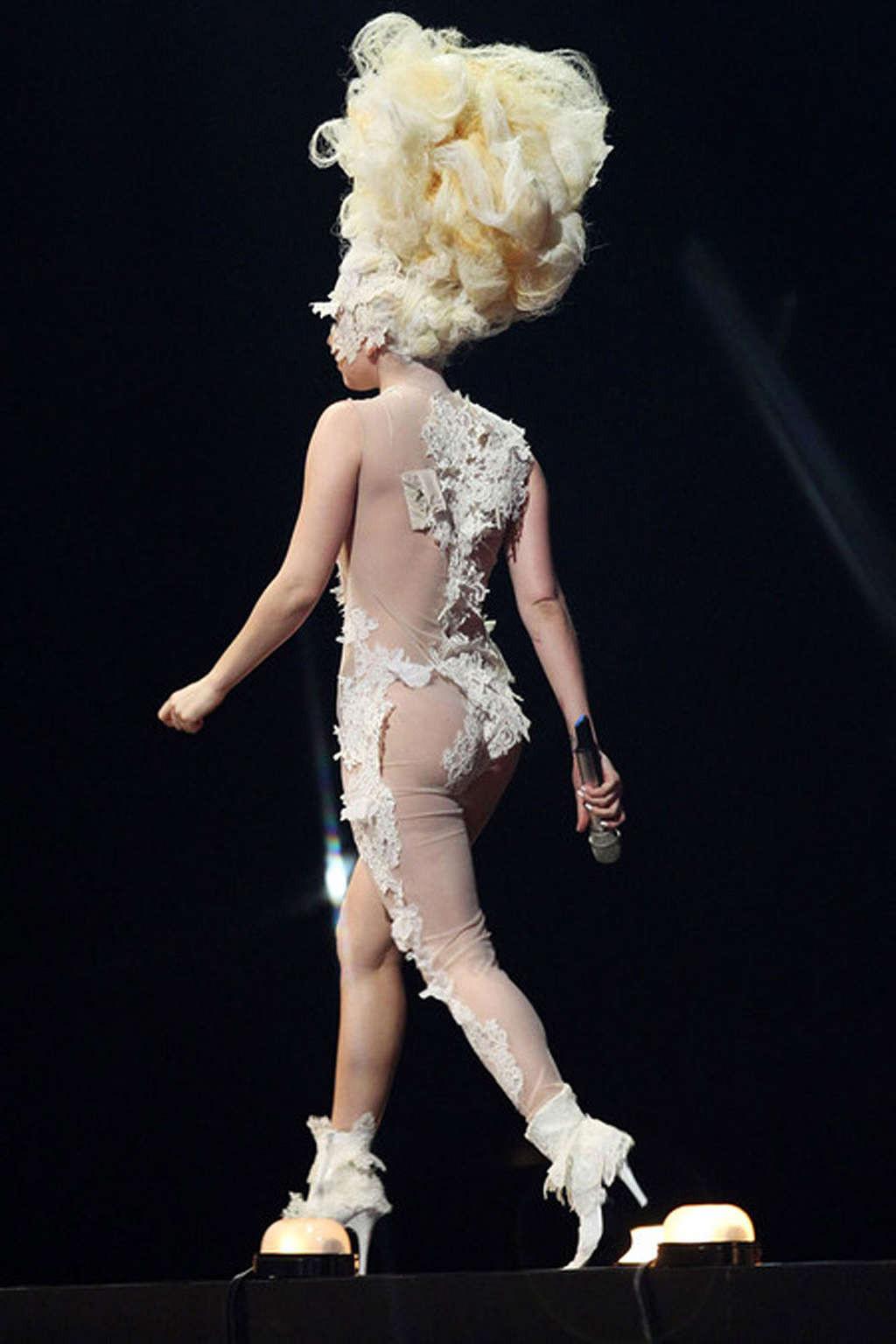 16P Lady Gaga looking sexy on stage and showing her nice vagina