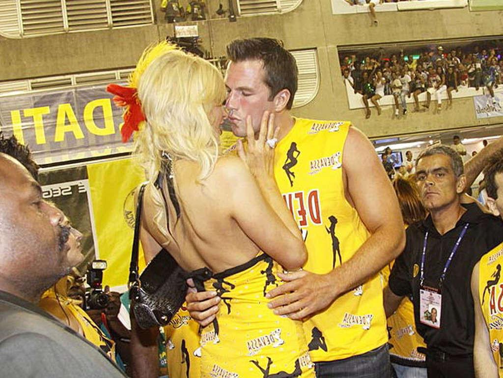 16P Paris Hilton show big cleavage in yellow mini skirt and her nice tits