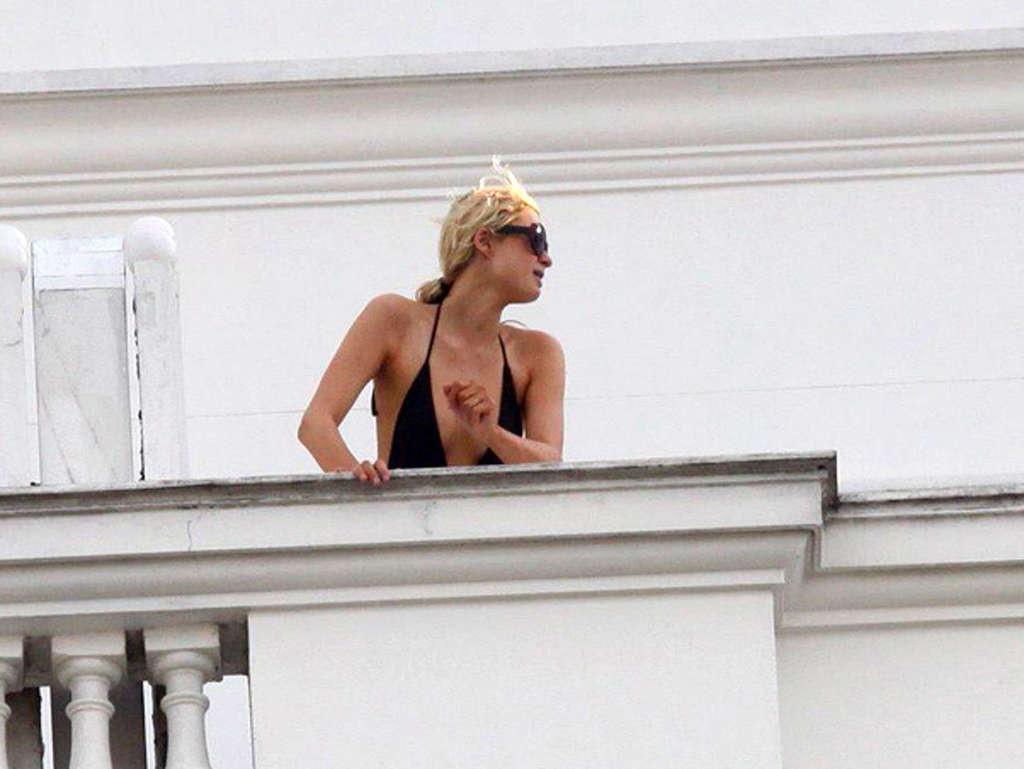 16P Paris Hilton show big cleavage in yellow mini skirt and her nice tits