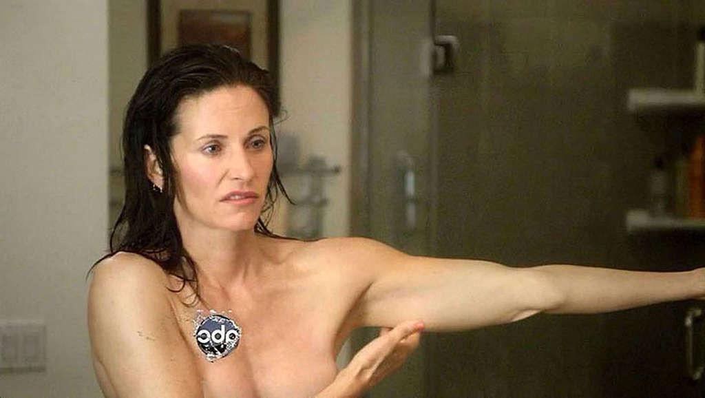 16P Courteney Cox very leggy in mini skirt and tits slip in water