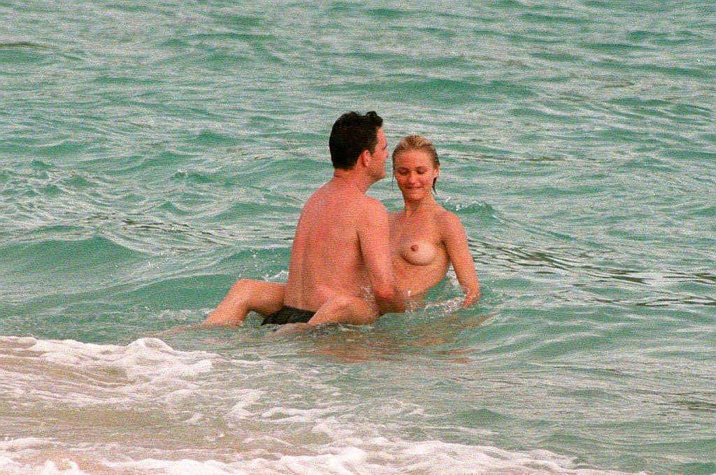 16P Cameron Diaz nipple slip on beach paparazzi pictures