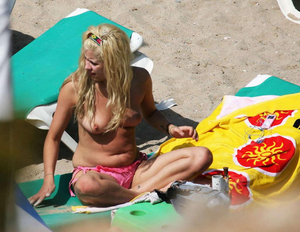 16P Peaches Geldof exposing her nice tits and nipple slip paparazzi pictures