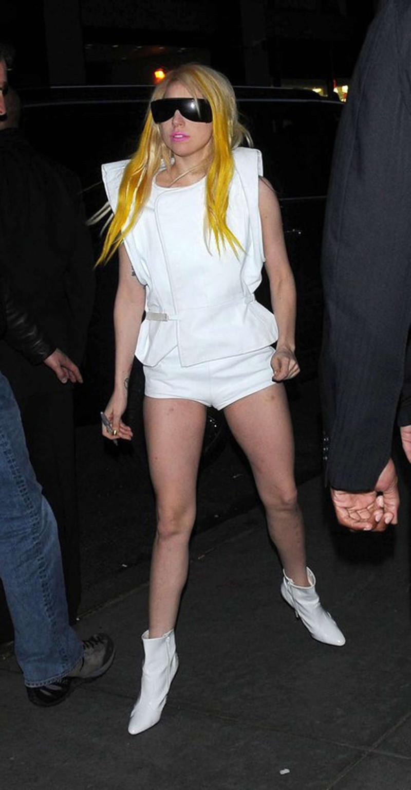 16P Lady Gaga leggy all in white and upskirt and topless