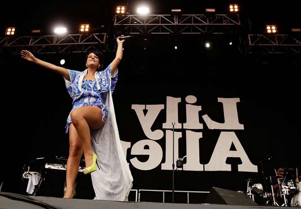 16P Lily Allen has nipple slip and showing sexy and hot ass on stage