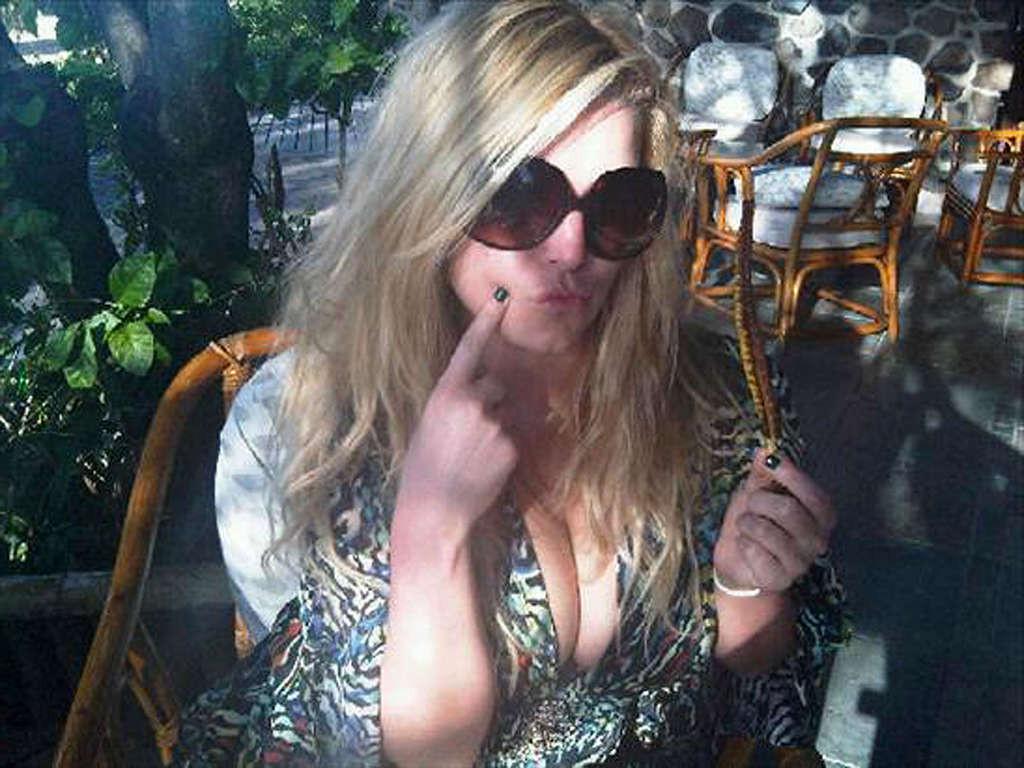 16P Jessica Simpson nipple slip and ass exposed upskirt paparazzi pictures