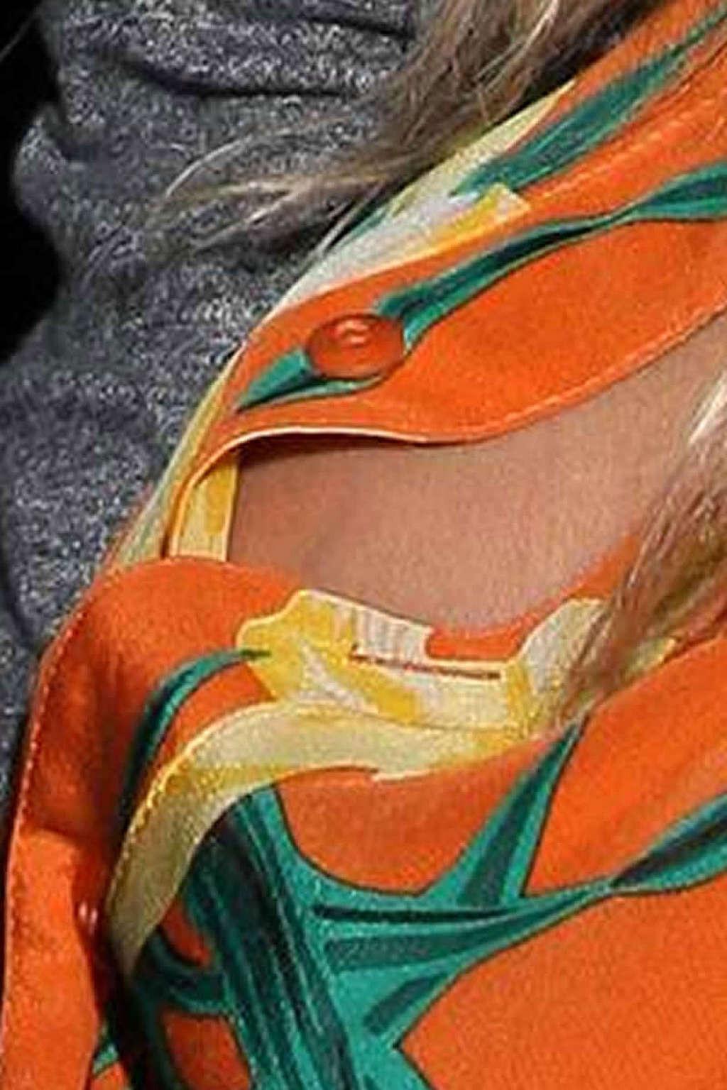 16P Jessica Simpson nipple slip and ass exposed upskirt paparazzi pictures