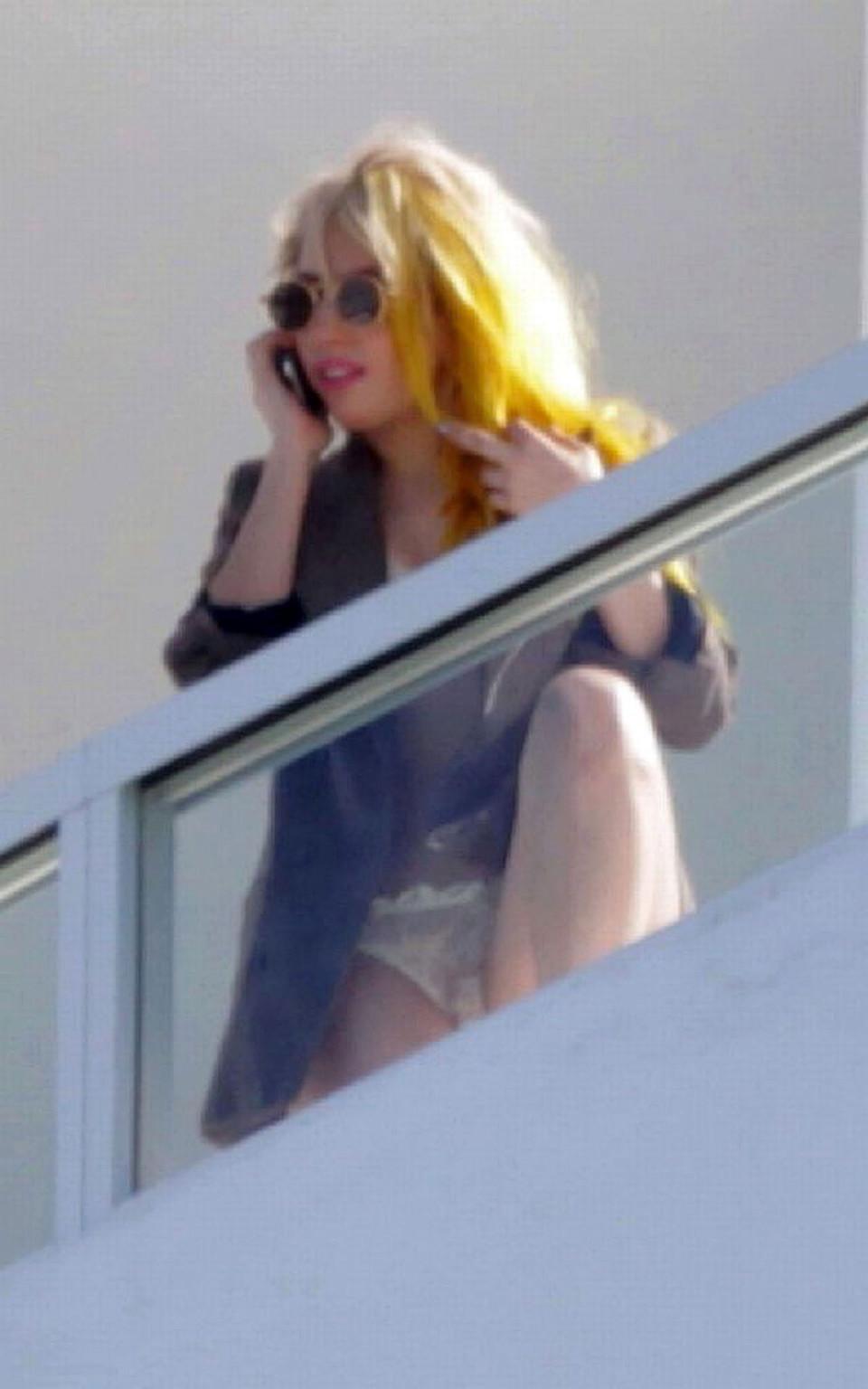 16P Lady Gaga showing her sweet pussy and sexy ass in thong