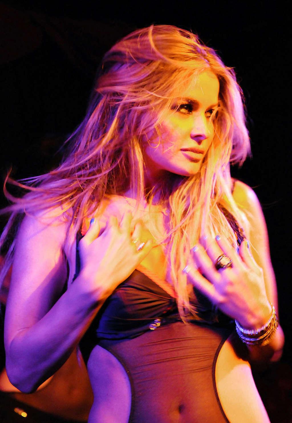 16P Carmen Electra performing a striptease in sexy underwear and showing hot body