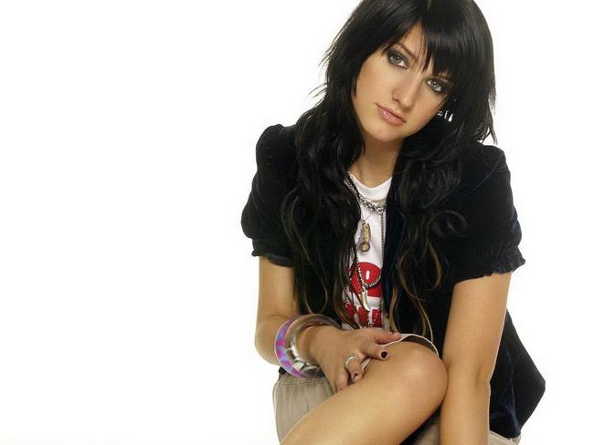 15P Ashlee Simpson nipple slip and panties upskirt