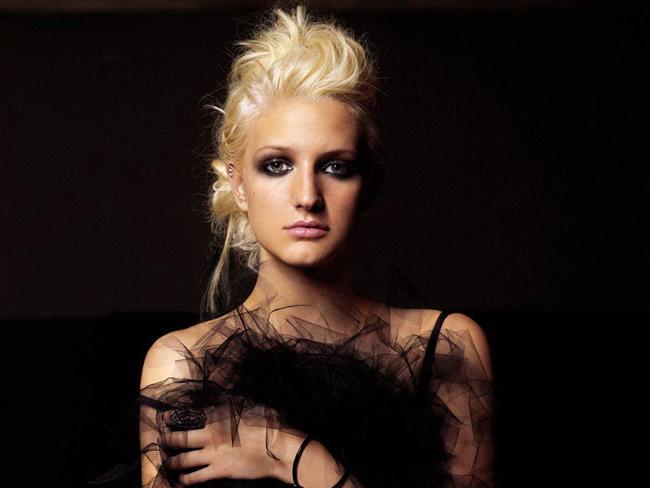 15P Ashlee Simpson nipple slip and panties upskirt