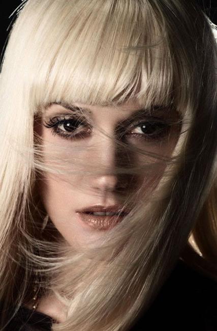 15P Gwen Stefani a snipers view of her nipple