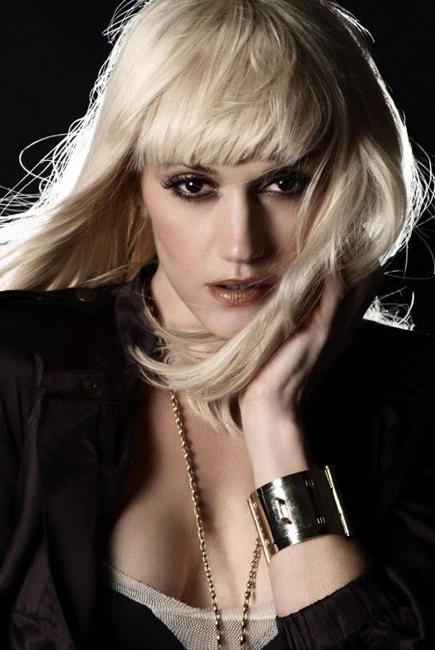 15P Gwen Stefani a snipers view of her nipple