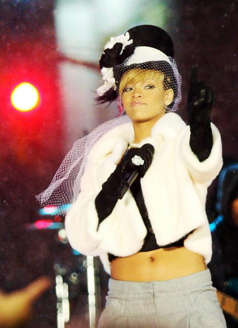 15P Rihanna got cleavage in sexy winter clothes