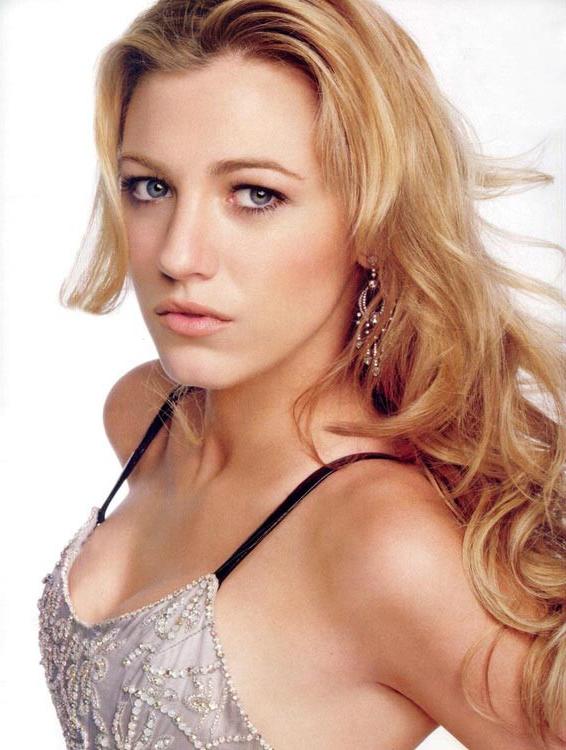15P Blake Lively perfect cleavage in sexy dress