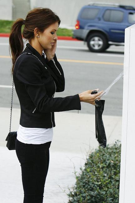 15P Audrina Patridge showing her big cleavage