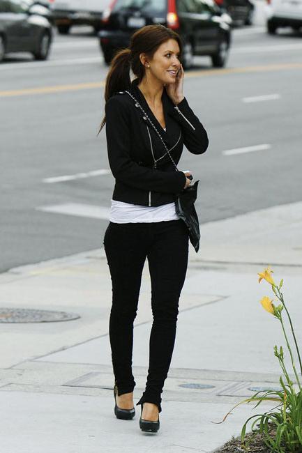 15P Audrina Patridge showing her big cleavage