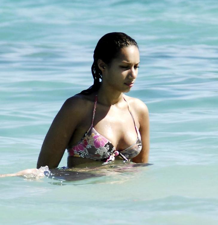 15P Leona Lewis big cleavage in sexy wet bikini