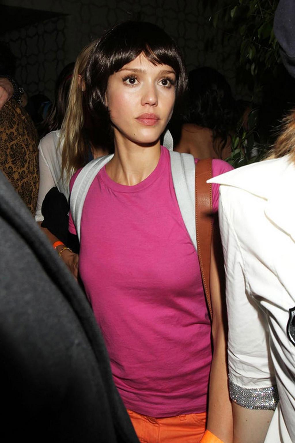 16P Jessica Alba posing and showing nice and sexy body and has a nipple slip