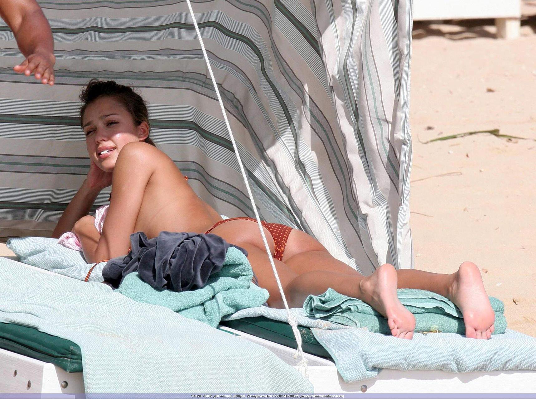 16P Jessica Alba posing and showing nice and sexy body and has a nipple slip