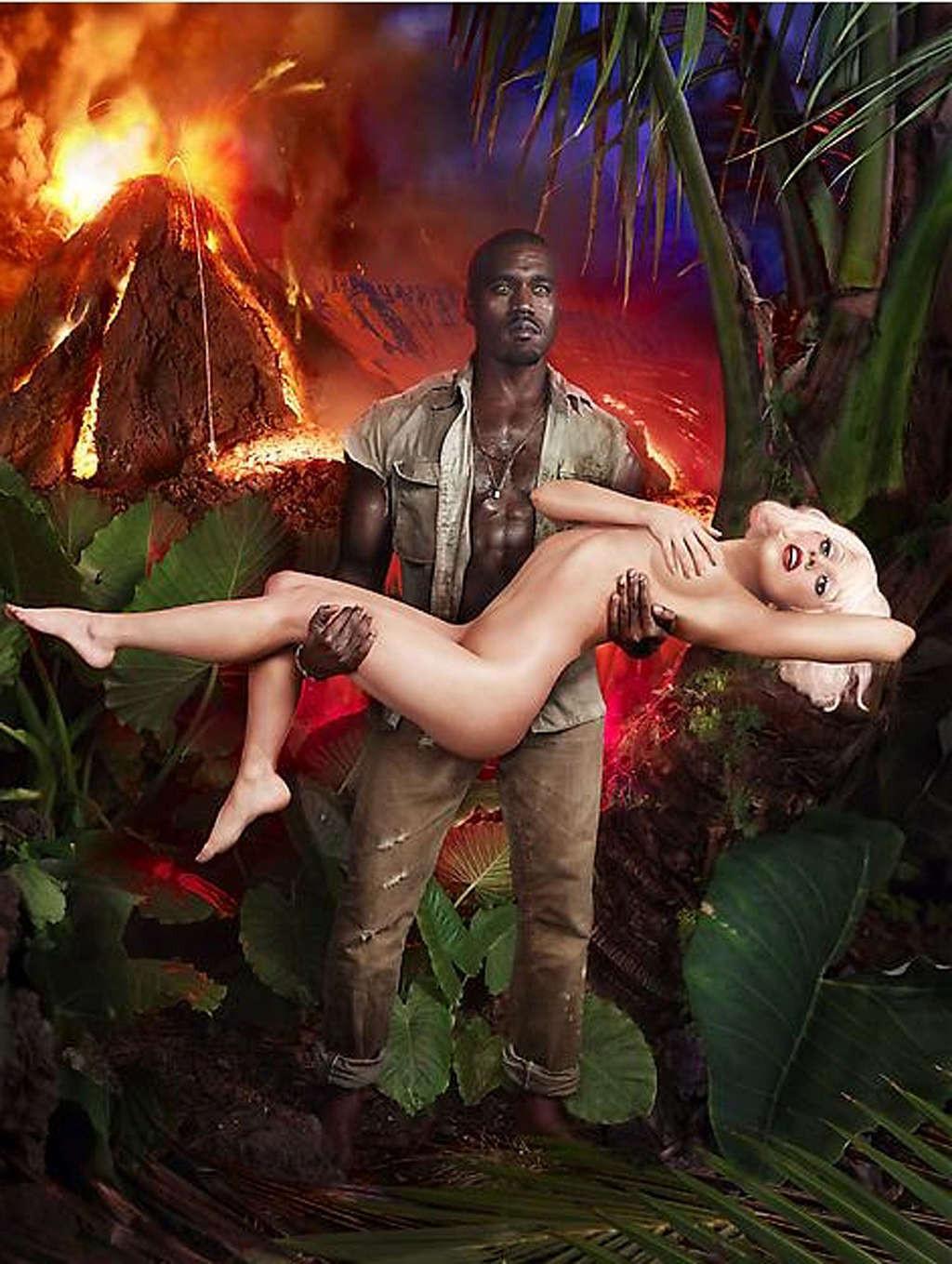 10P Lady Gaga posing all nude for some magazine and tits slip on stage paparazzi pic