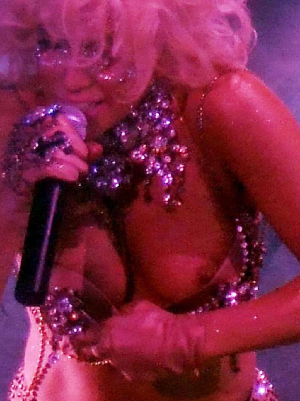 10P Lady Gaga posing all nude for some magazine and tits slip on stage paparazzi pic